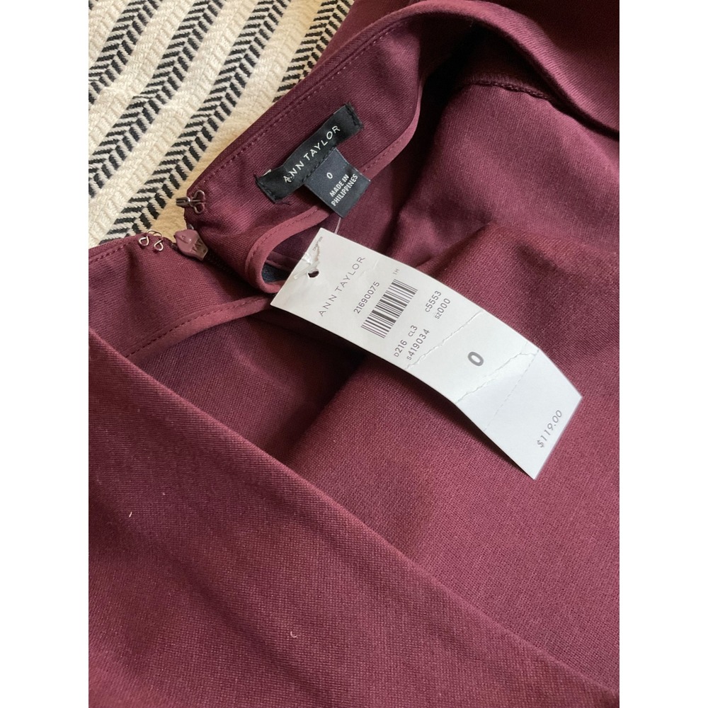 Ann Taylor Sheath Dress Burgundy V-Neck Short Sleeve Knee Length Size 0 NWT - Picture 4 of 7
